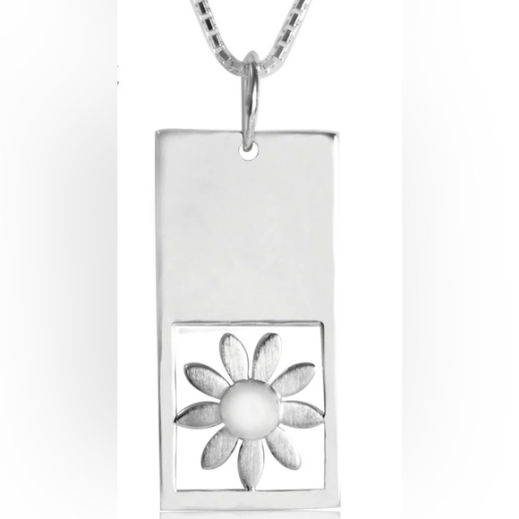 METALSMITHS STERLING
Rectangular Daisy Pendant - comes with chain. - Picture 3 of 6